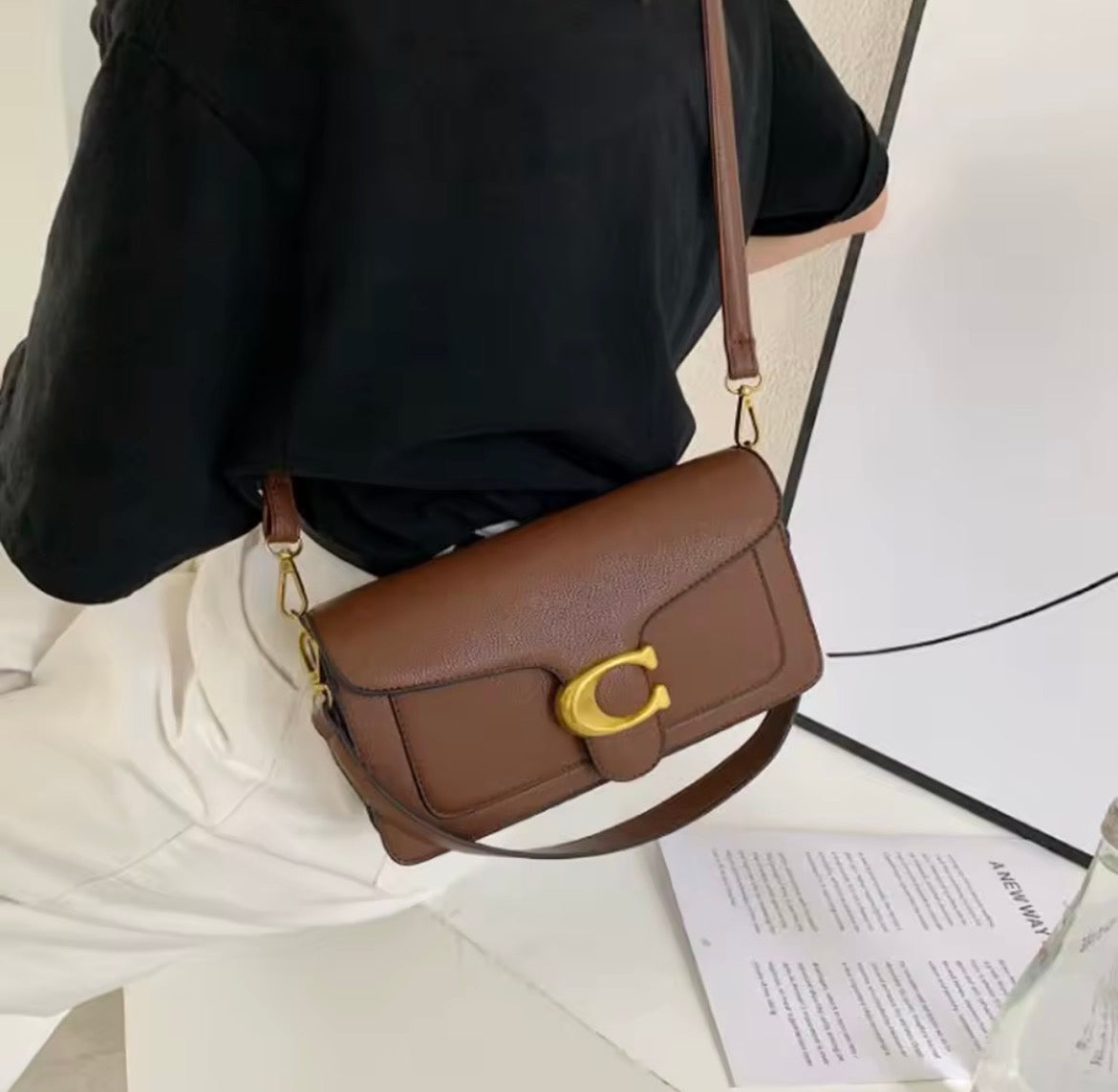This year's new fashionable underarm shoulder bag with two shoulder straps and a diagonal small square bag💧